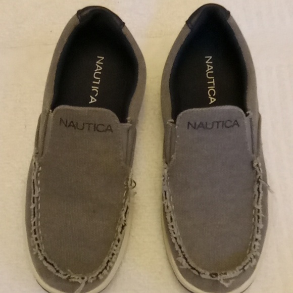 Nautica  canvas size 2 grey slip ons - Picture 1 of 6